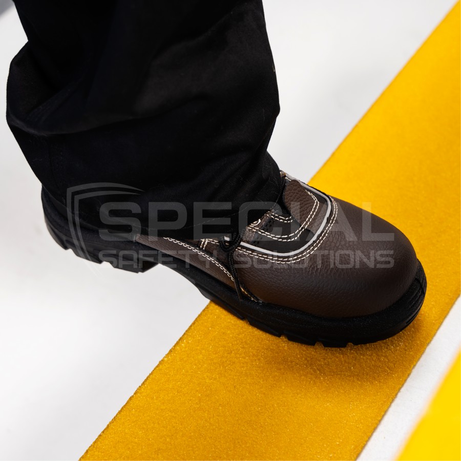 Противоскользящие накладки на ступеньки лестниц Step Guard 152*25мм